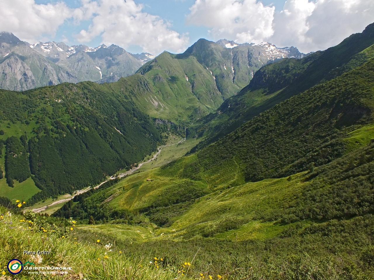 26 Le Piane di Lizzola e la Val Bondione fino al Tre Confini.JPG